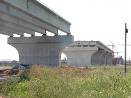 Podul rutier peste Canalul Dunăre-Marea Neagră riscă să nu fie gata în 2013
